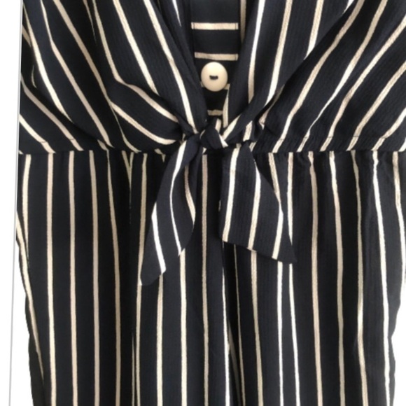 Nannette GIRLS SZ 16 navy w wht pinstripe jumpsuit w button detail & bow - Picture 4 of 7